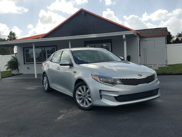 2017 Kia Optima EX, Sparkling Silver, front three-quarter view