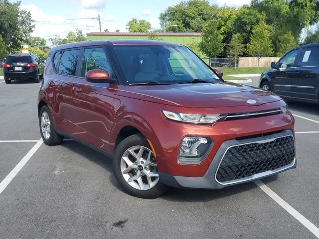 2020 Kia Soul S, Mars Orange, front three-quarter view