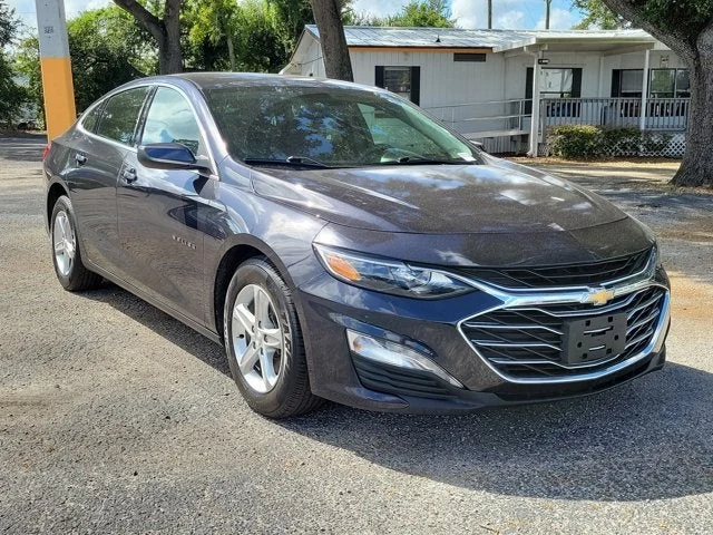 2023 Chevrolet Malibu LT, Dark Ash Metallic, front three-quarter view